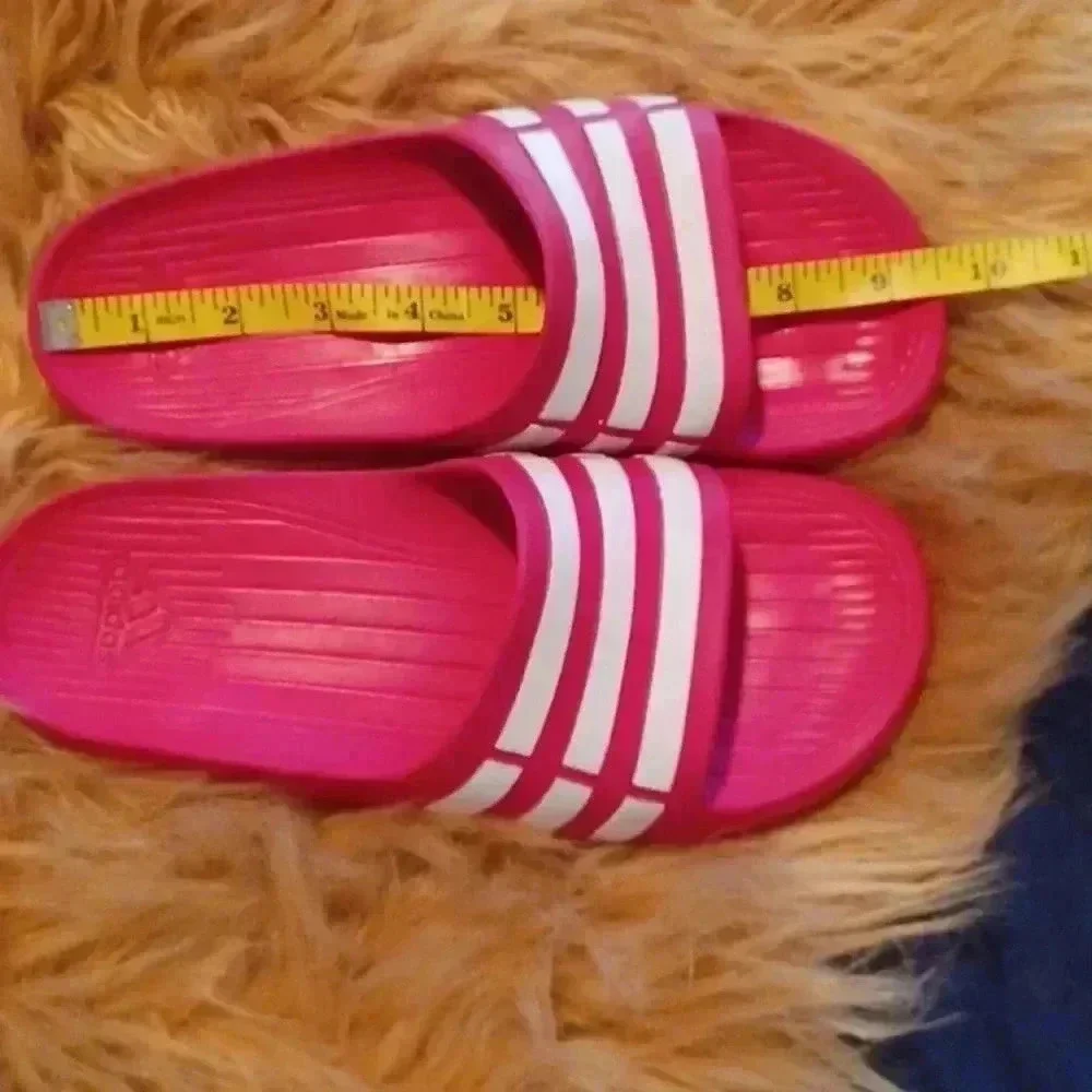 GIRL'S Adidas slides Size 4.5