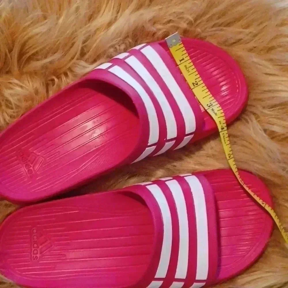 GIRL'S Adidas slides Size 4.5